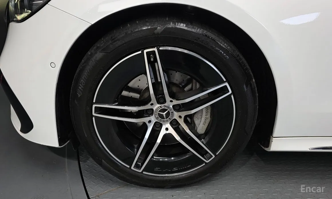 Фото 5 - Mercedes-Benz E-Class