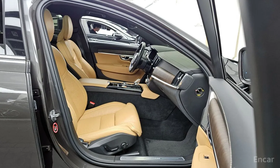 Photo 11 - Volvo S90