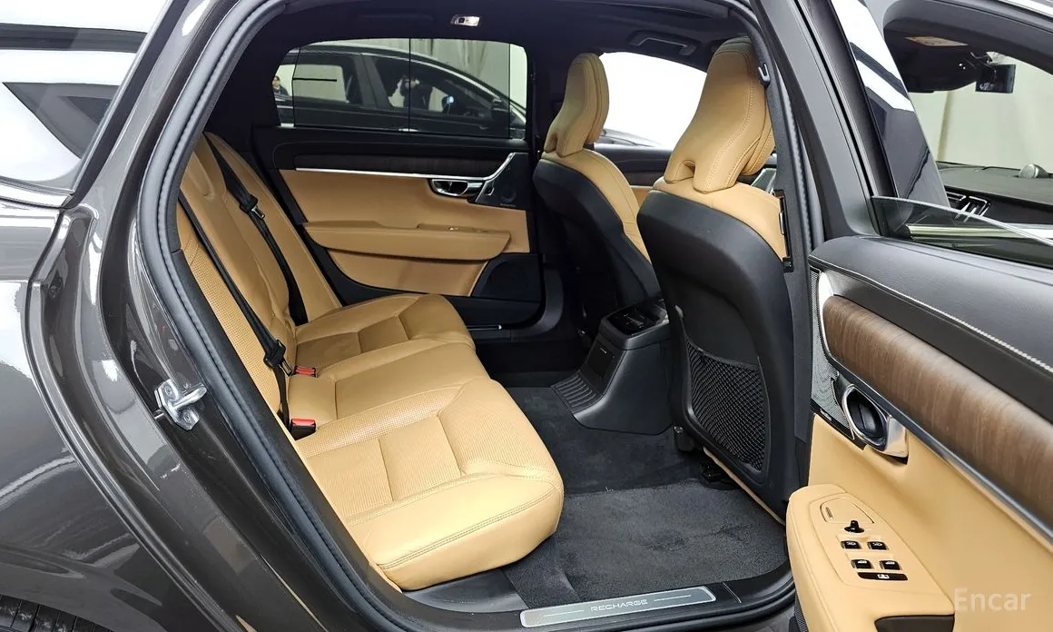 Photo 12 - Volvo S90