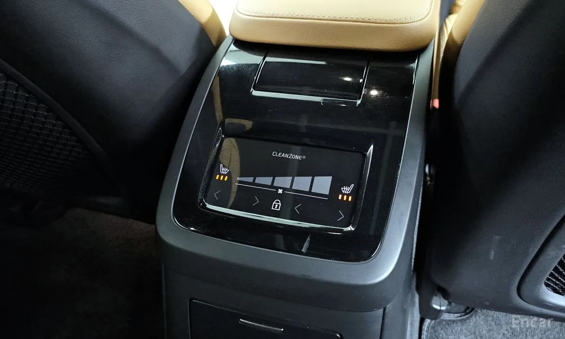 Photo 19 - Volvo S90