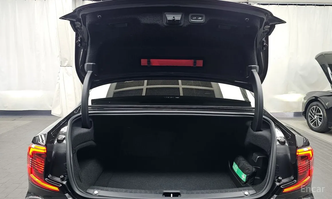 Photo 20 - Volvo S90