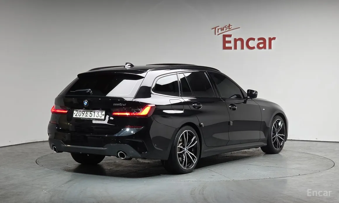 Photo 2 - BMW 3 Series