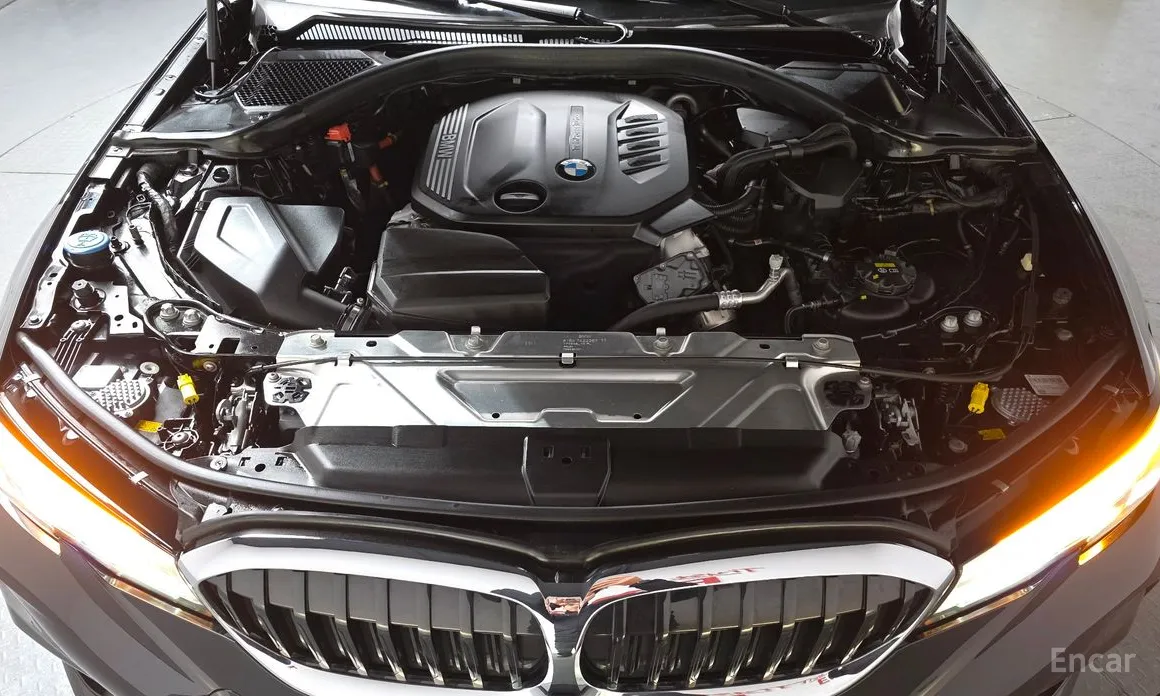 Photo 6 - BMW 3 Series