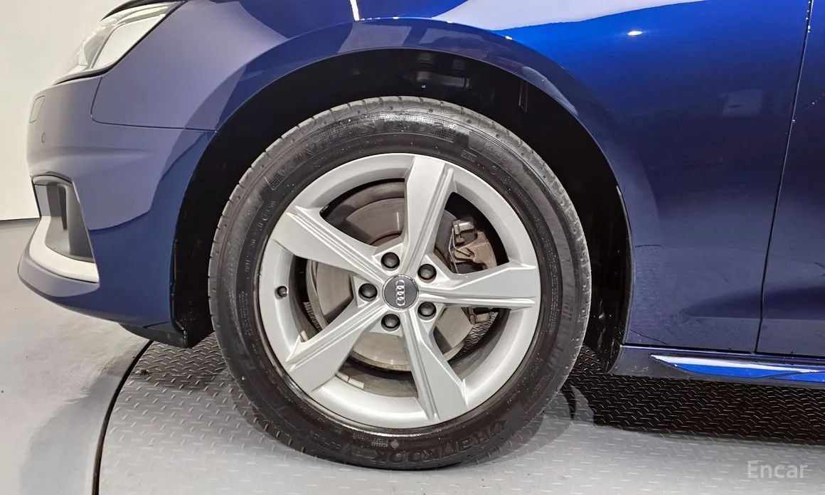 Фото 5 - Audi A4