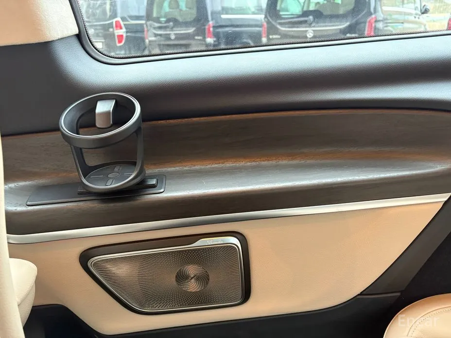 Фото 16 - Mercedes-Benz V-Class