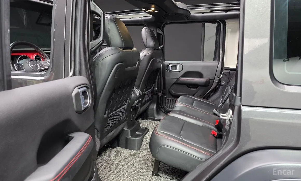 Фото 12 - Jeep Wrangler