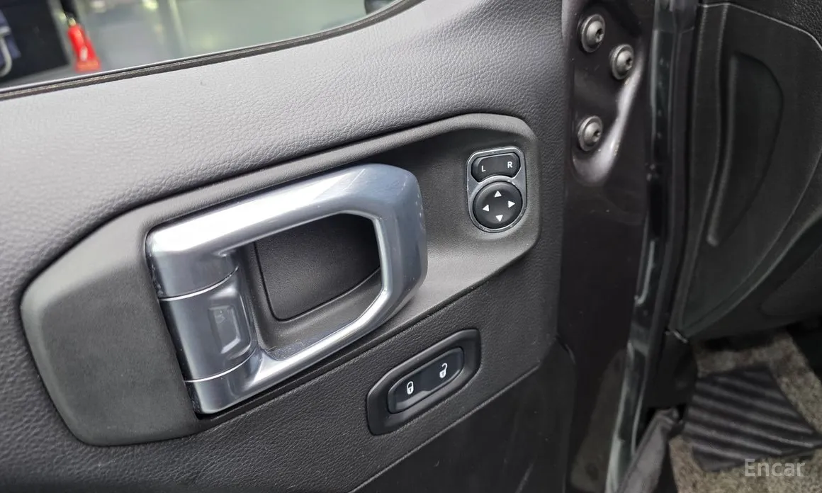 Фото 18 - Jeep Wrangler