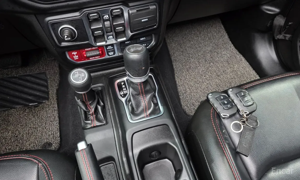 Фото 9 - Jeep Wrangler