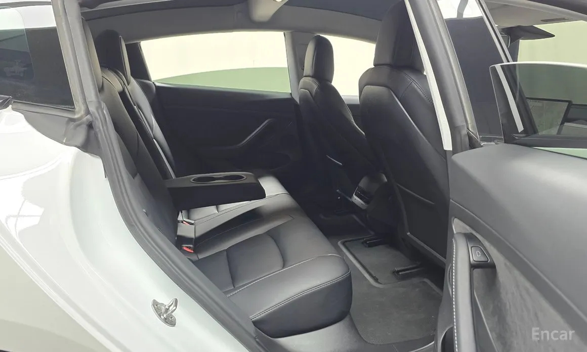 Фото 12 - Tesla Model 3