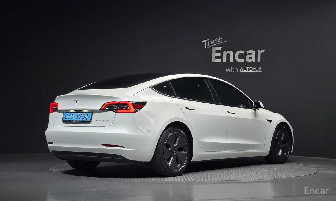 Фото 2 - Tesla Model 3