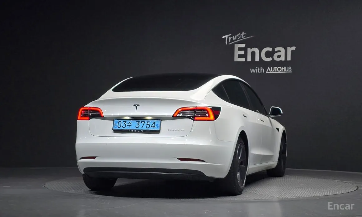 Фото 4 - Tesla Model 3