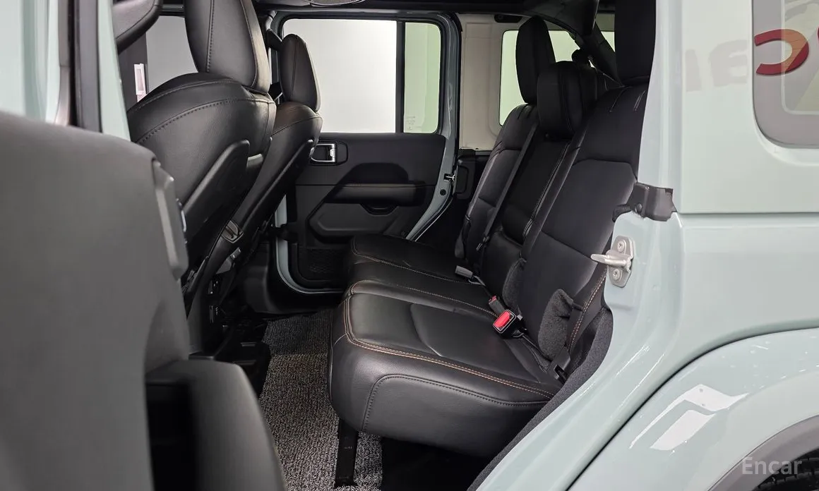 Фото 12 - Jeep Wrangler