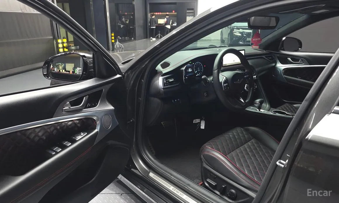 Фото 10 - Genesis G70