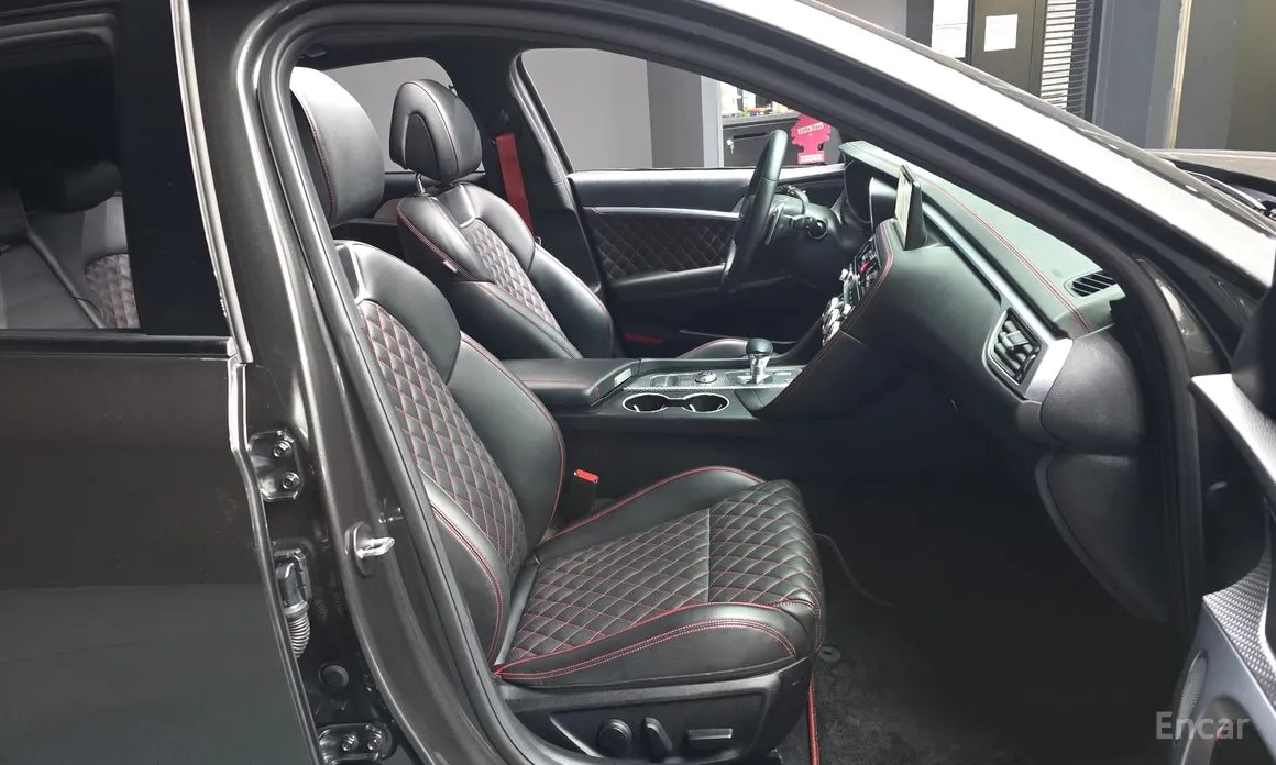 Фото 11 - Genesis G70