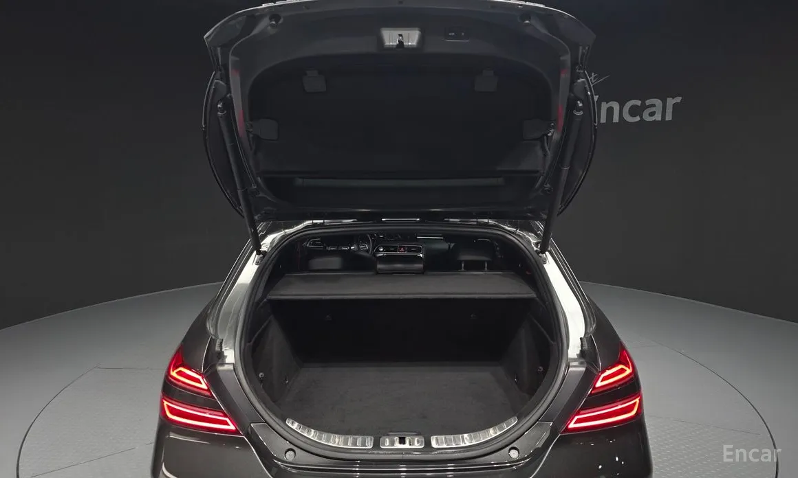 Фото 20 - Genesis G70