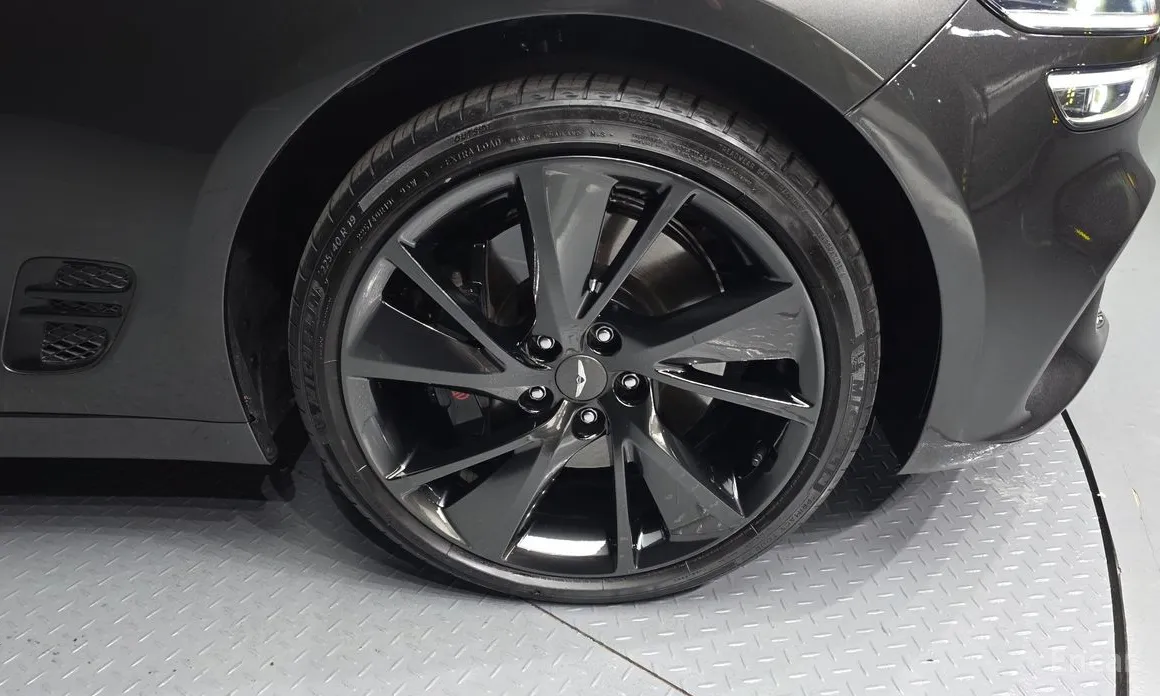 Фото 5 - Genesis G70