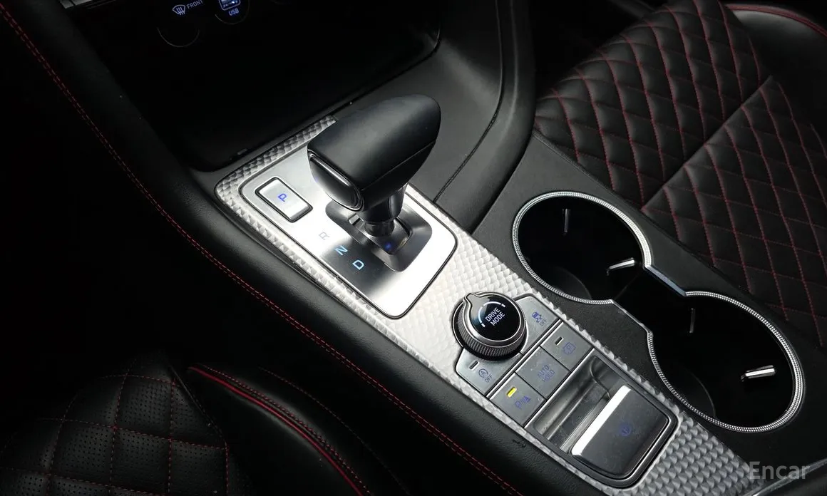 Фото 9 - Genesis G70