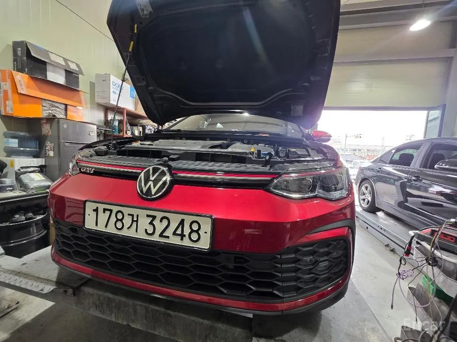 Фото 1 - Volkswagen Golf