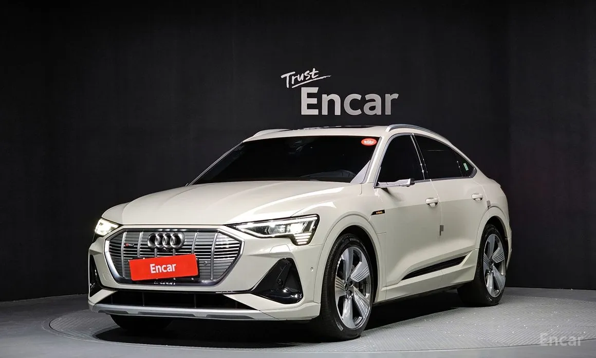 Фото 1 - Audi e-tron