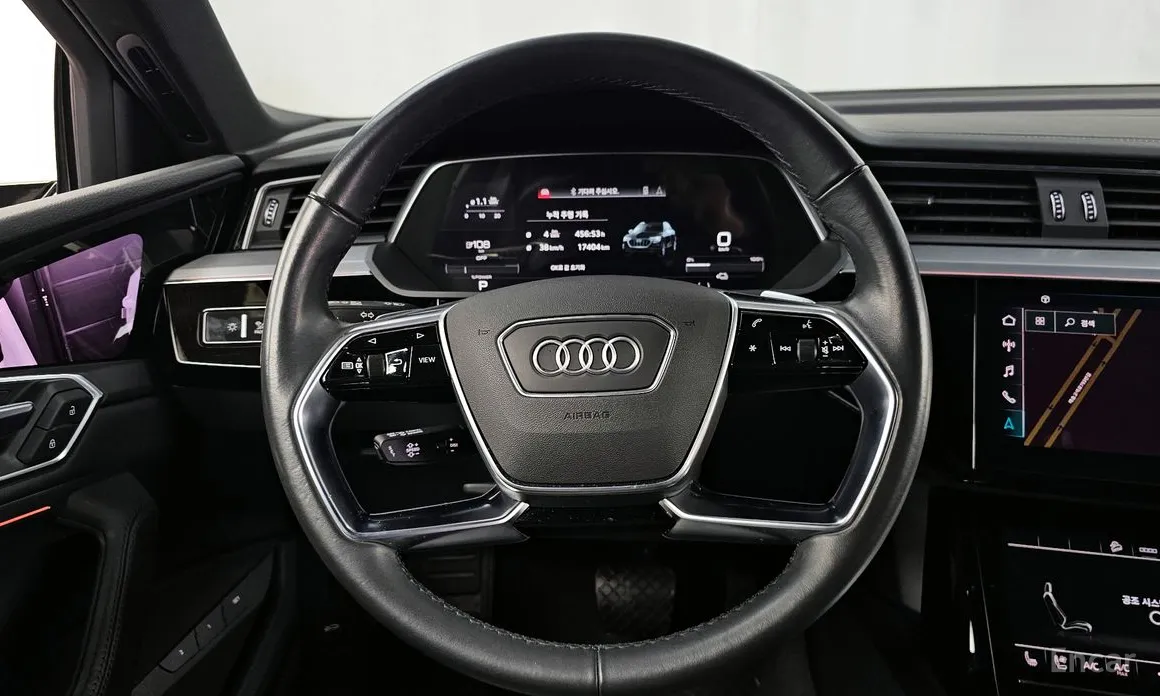 Фото 13 - Audi e-tron