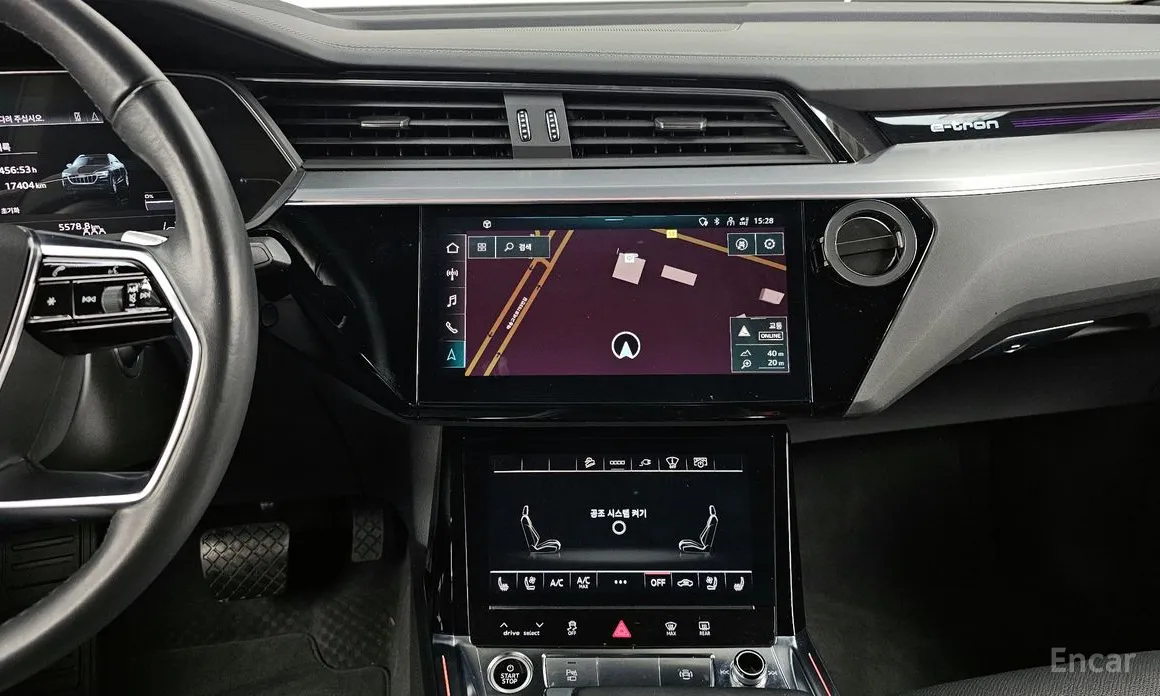 Фото 14 - Audi e-tron