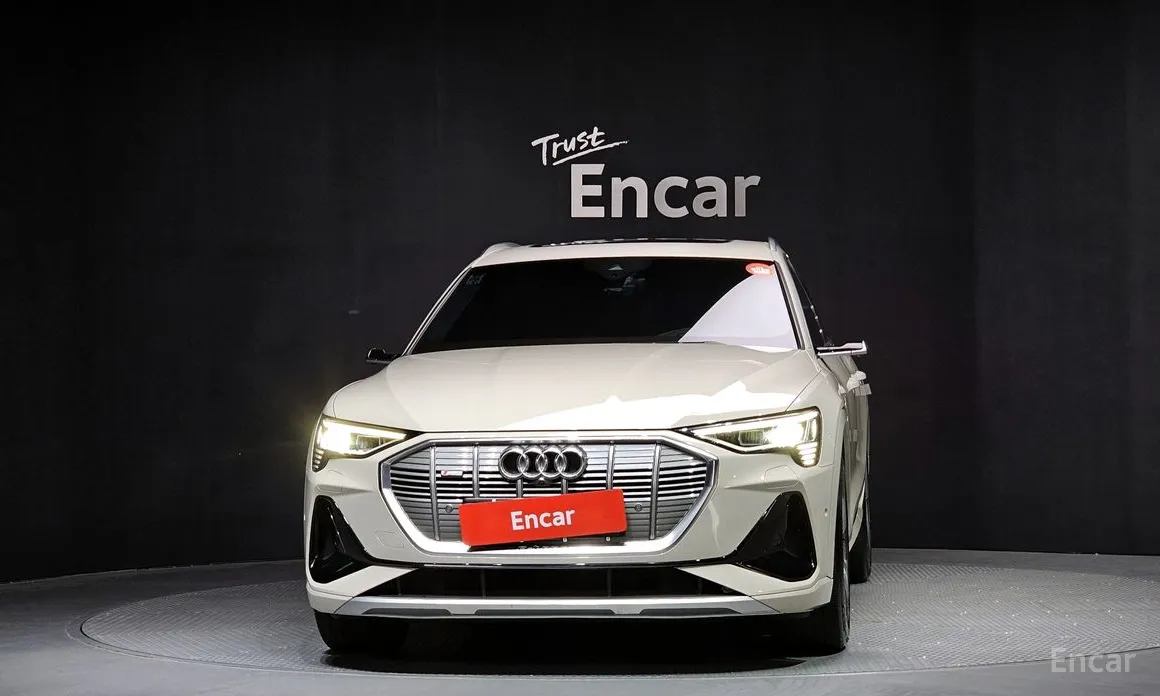 Фото 3 - Audi e-tron