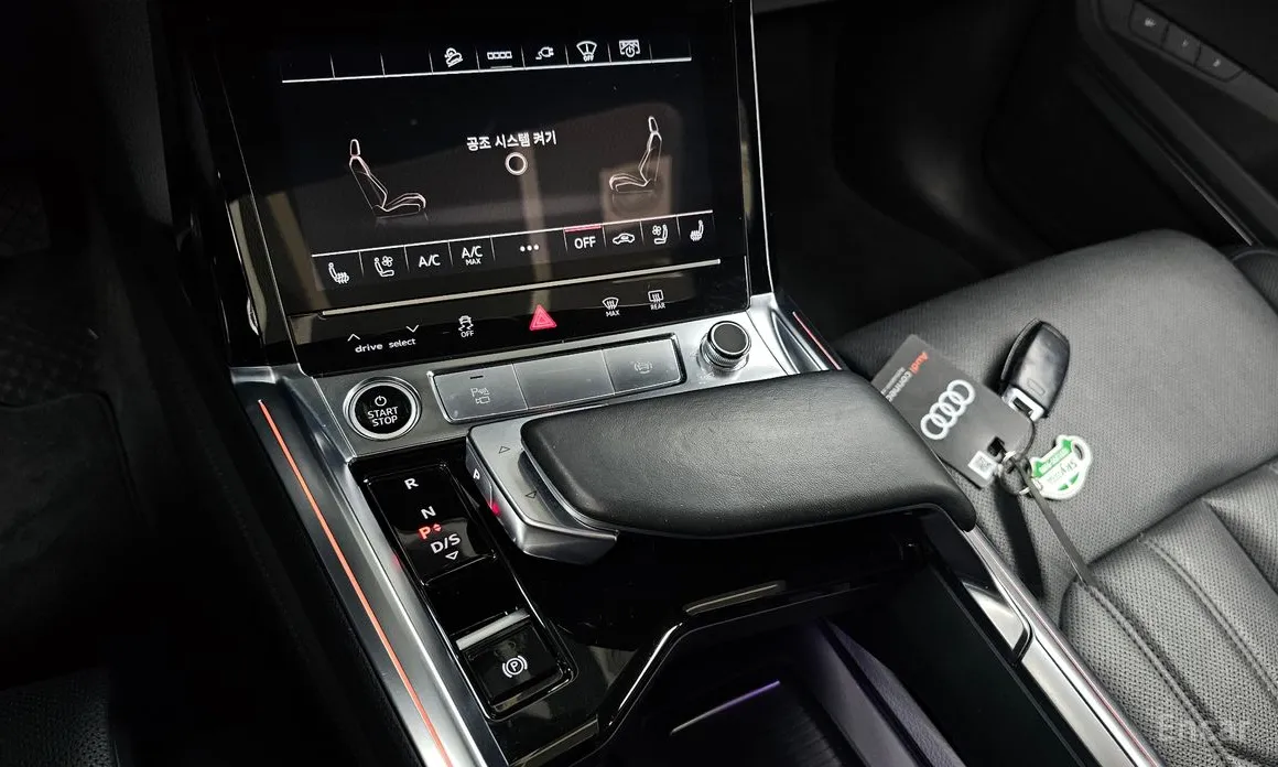 Фото 9 - Audi e-tron