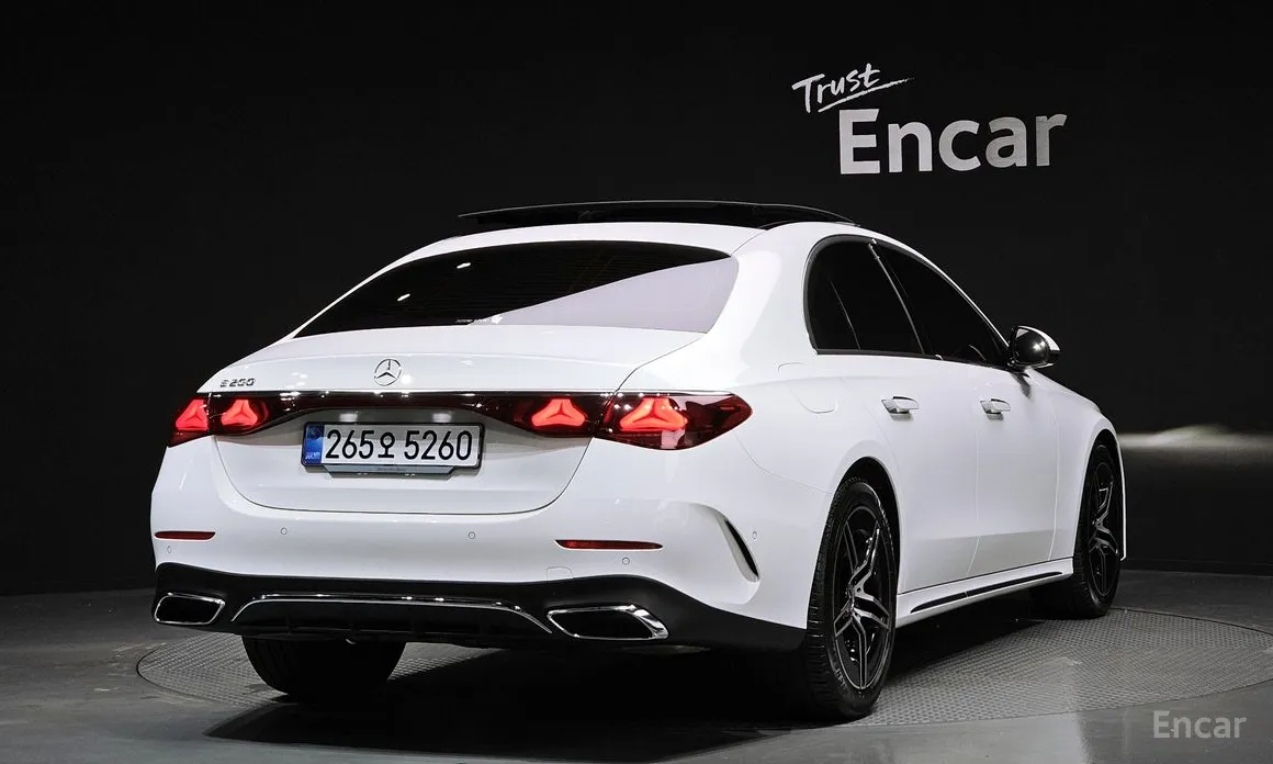 Фото 2 - Mercedes-Benz E-Class