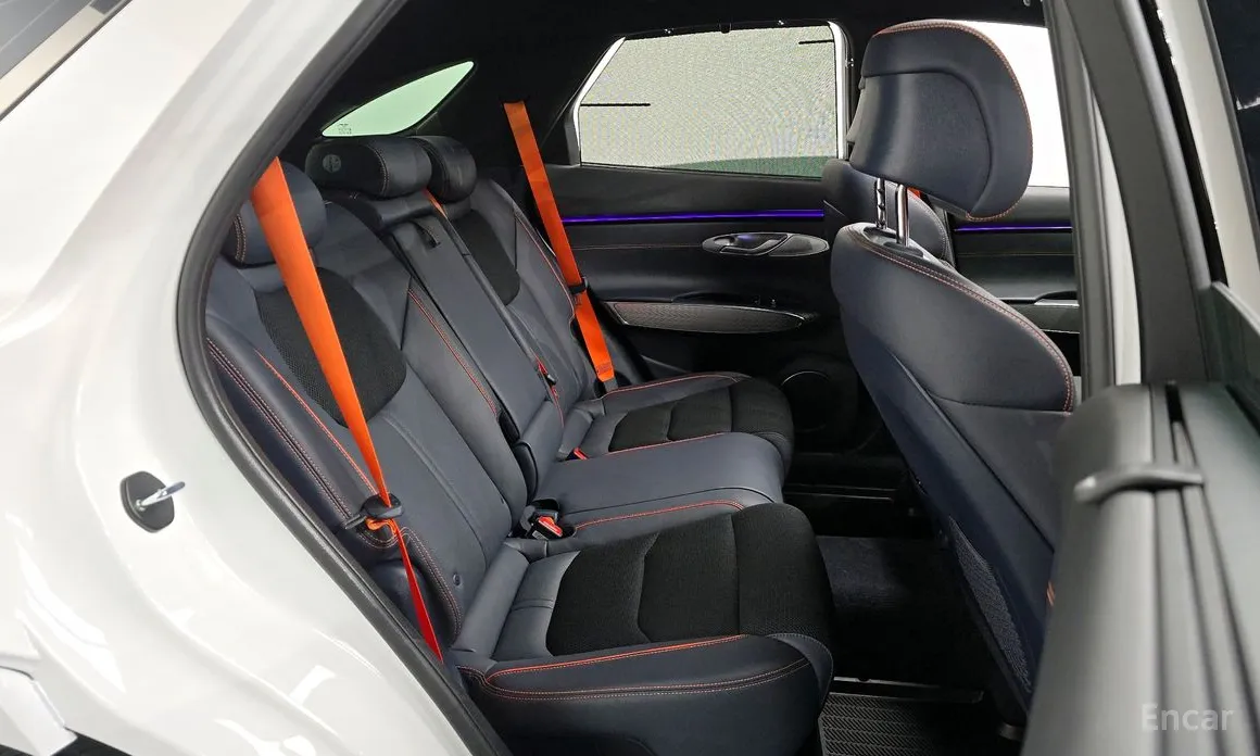 Фото 12 - Genesis GV70