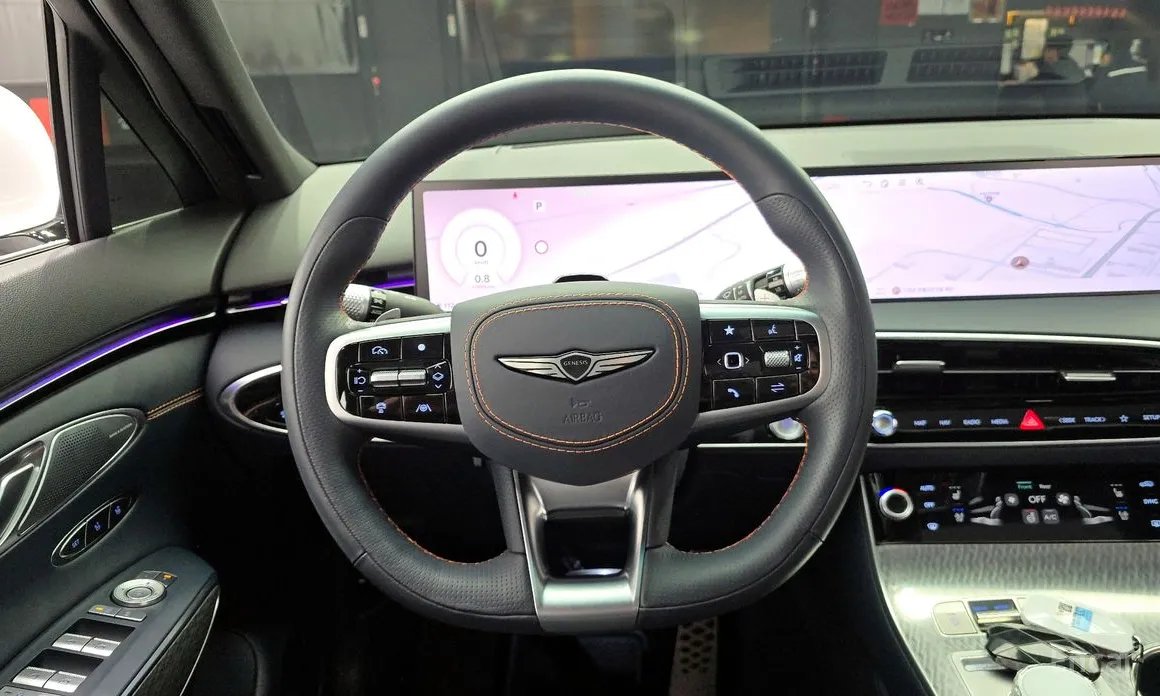 Фото 13 - Genesis GV70