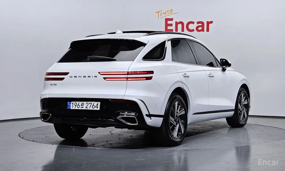 Фото 2 - Genesis GV70