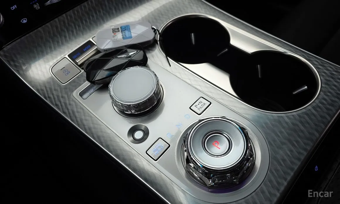 Фото 9 - Genesis GV70