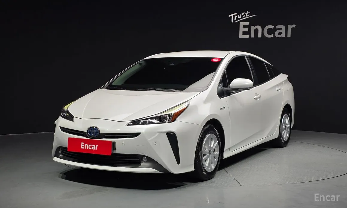 Фото 1 - Toyota Prius