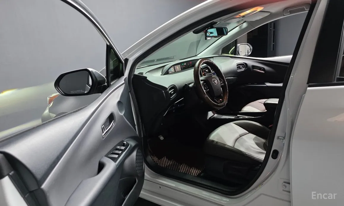 Фото 10 - Toyota Prius