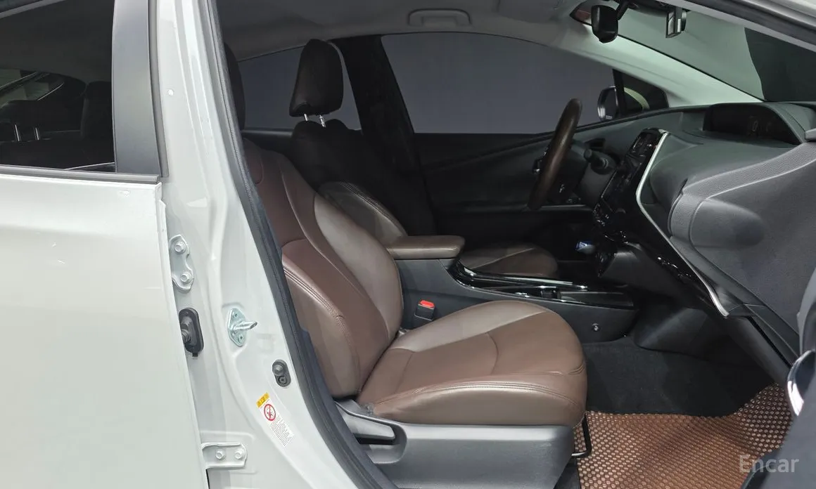 Фото 11 - Toyota Prius