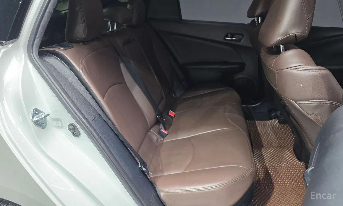 Фото 12 - Toyota Prius