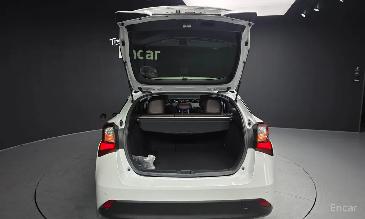 Фото 20 - Toyota Prius