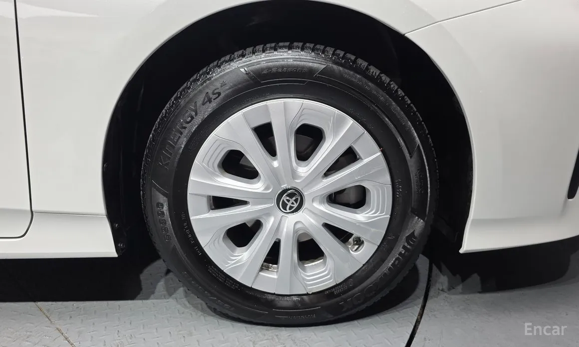 Фото 5 - Toyota Prius