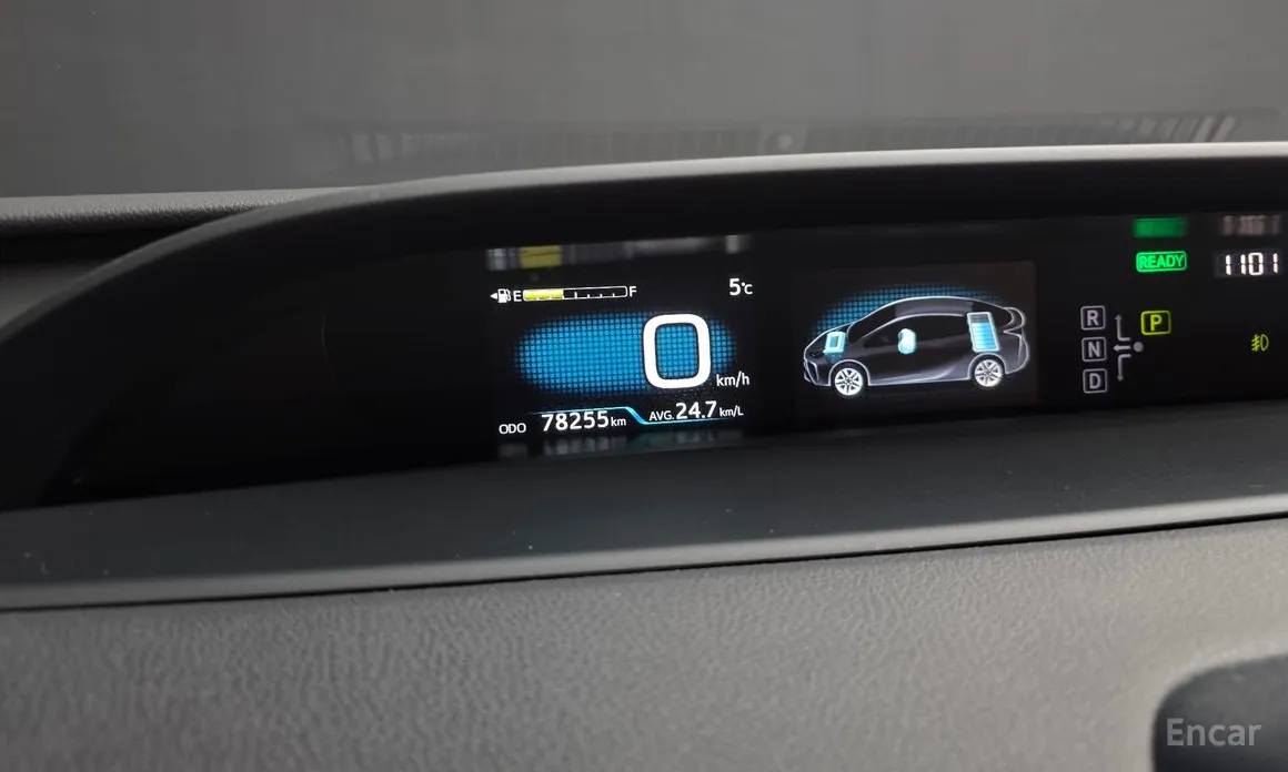 Фото 8 - Toyota Prius