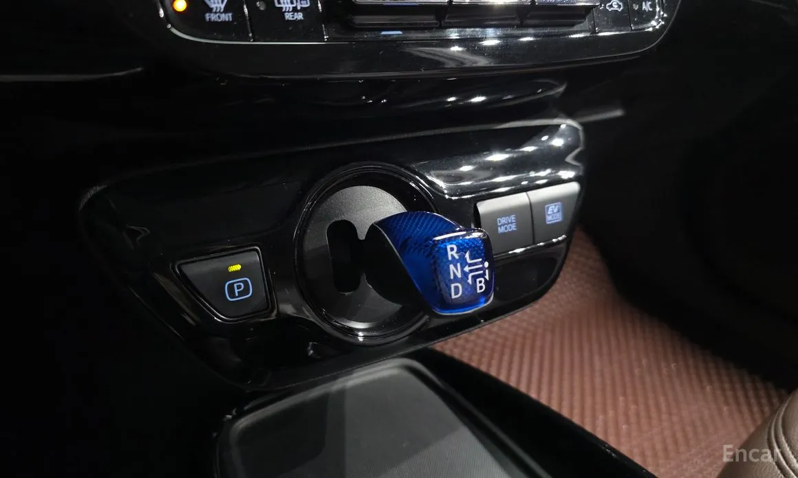 Фото 9 - Toyota Prius