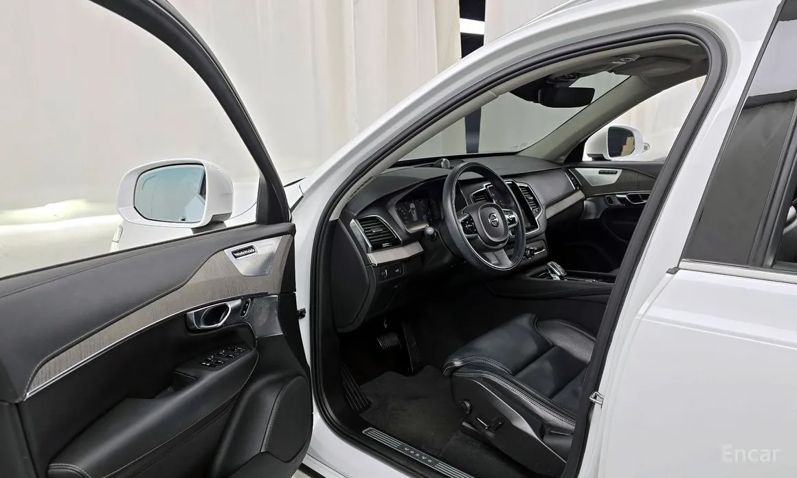 Фото 10 - Volvo XC90