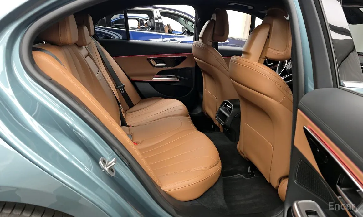 Фото 12 - Mercedes-Benz E-Class