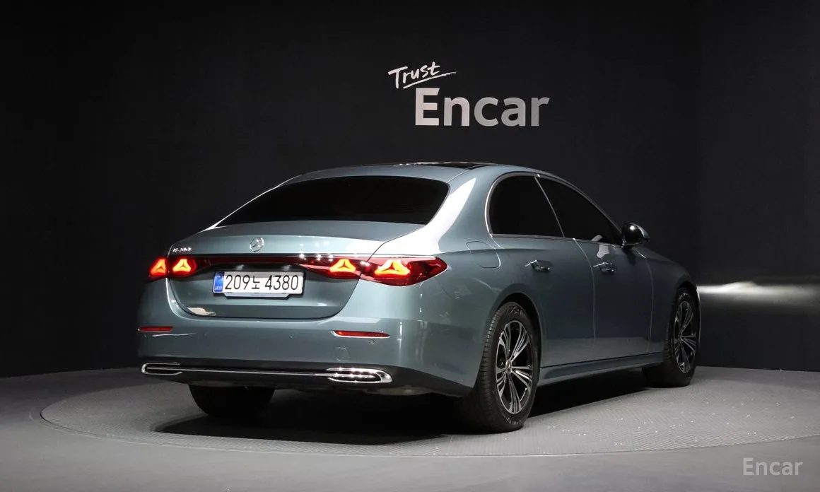 Фото 2 - Mercedes-Benz E-Class