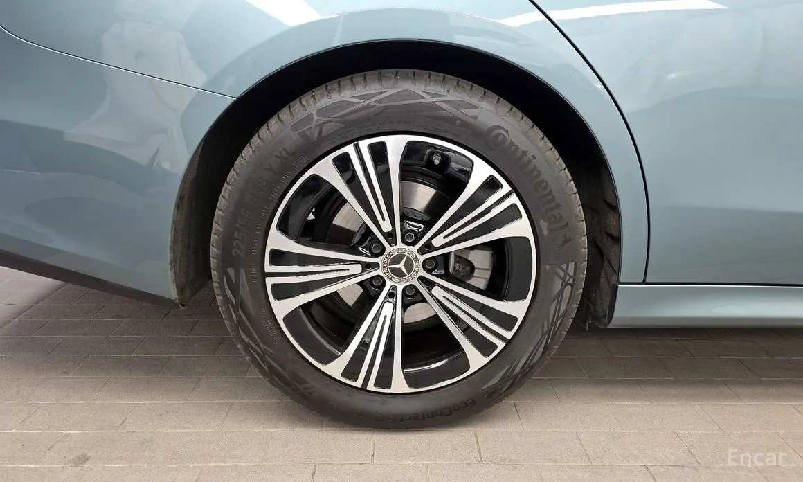 Фото 5 - Mercedes-Benz E-Class