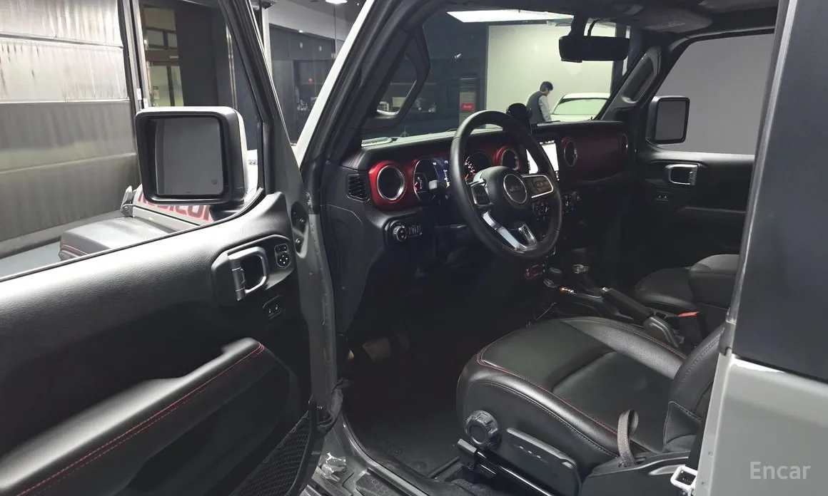 Фото 10 - Jeep Wrangler