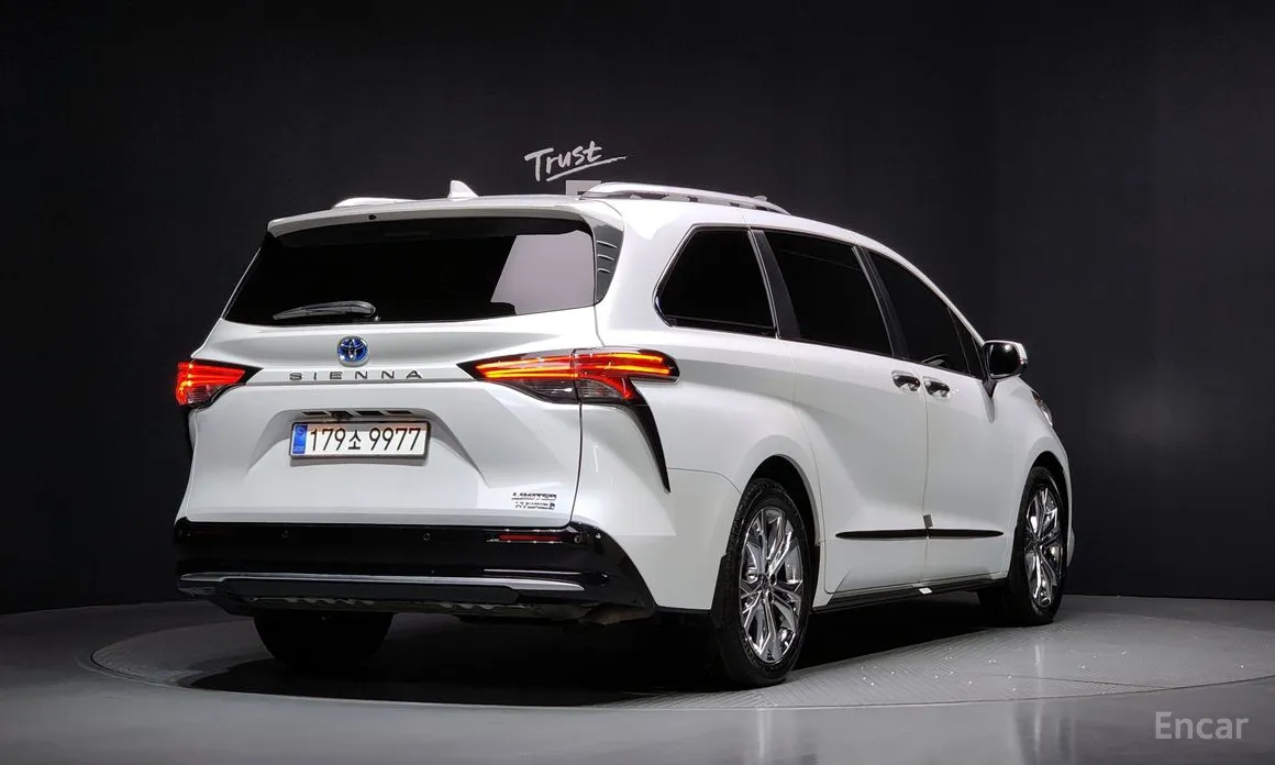 Фото 2 - Toyota Sienna