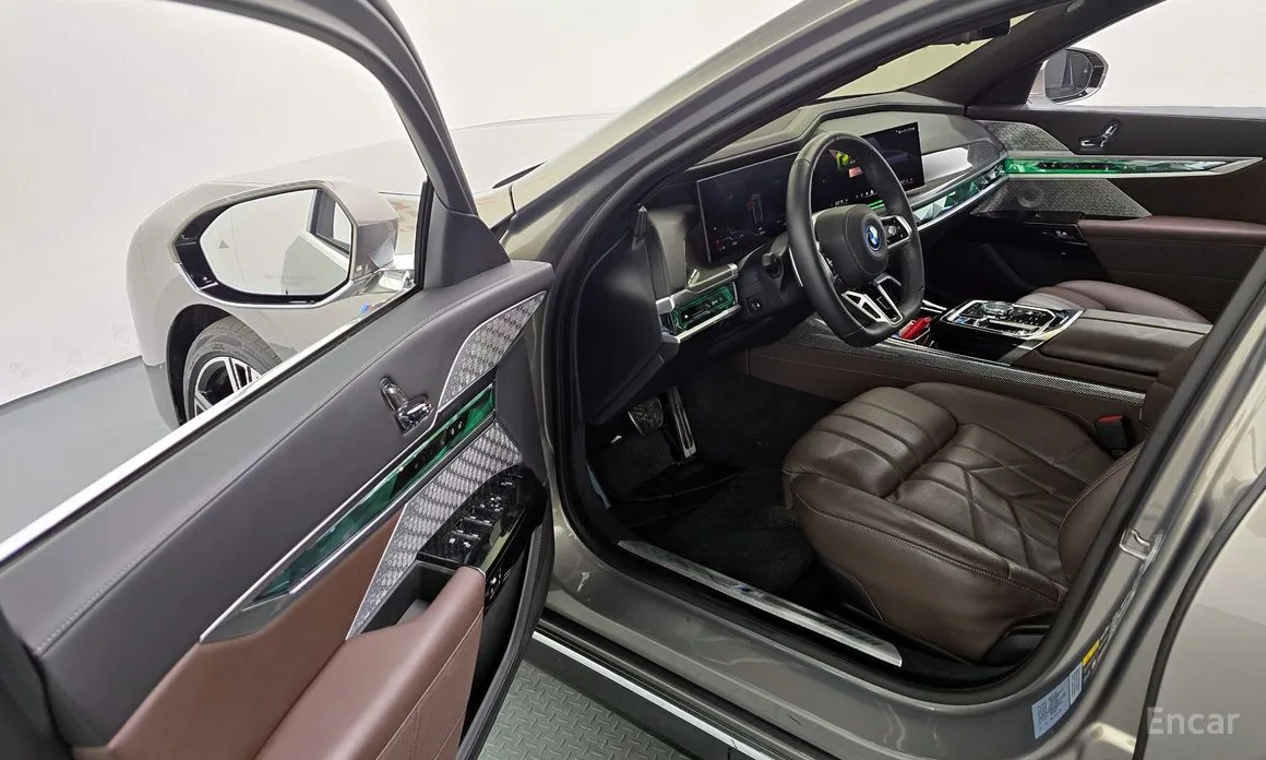 Фото 10 - BMW i7