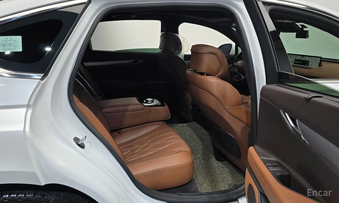 Фото 12 - Genesis G80