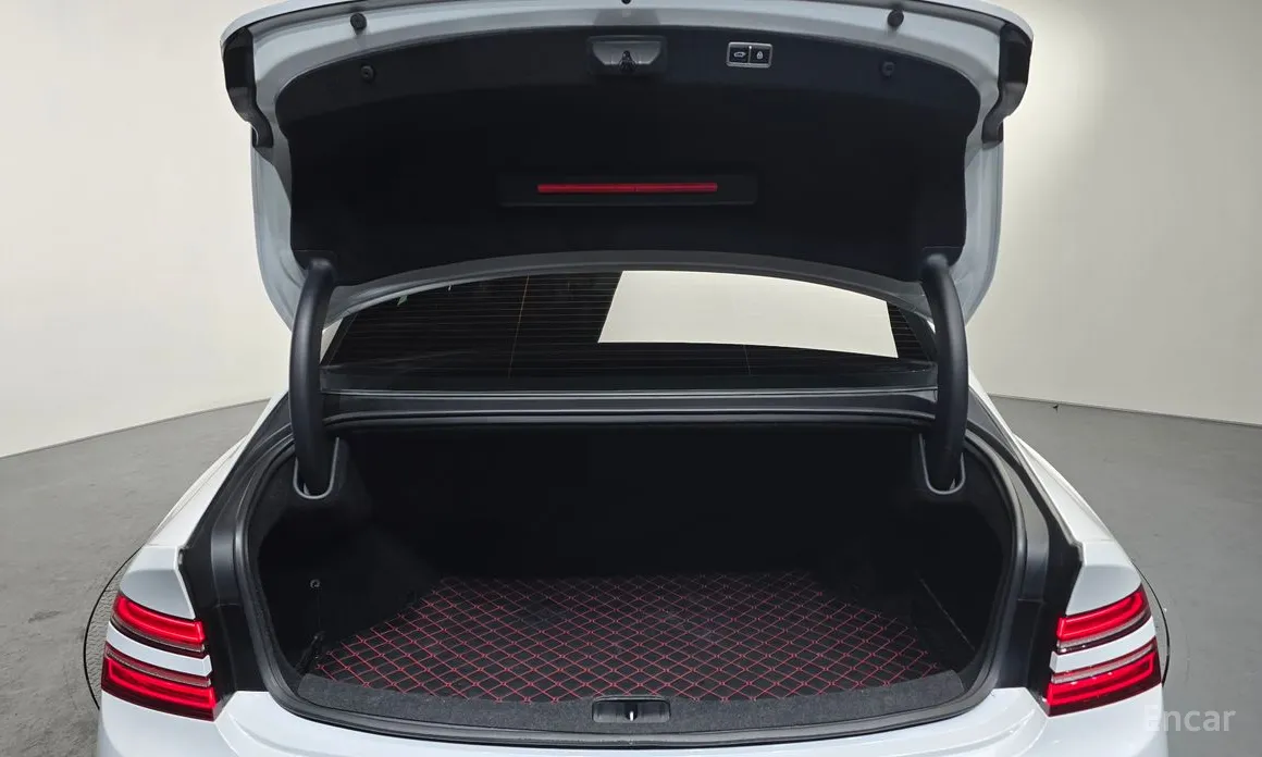 Фото 20 - Genesis G80