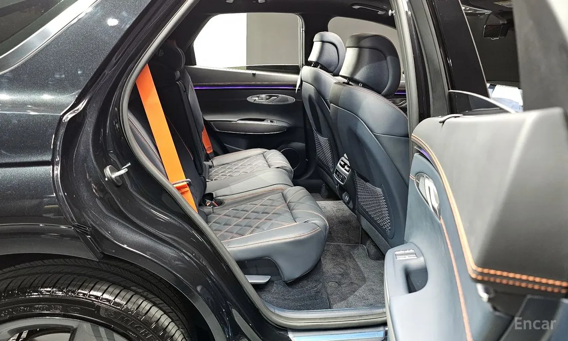 Фото 12 - Genesis GV70